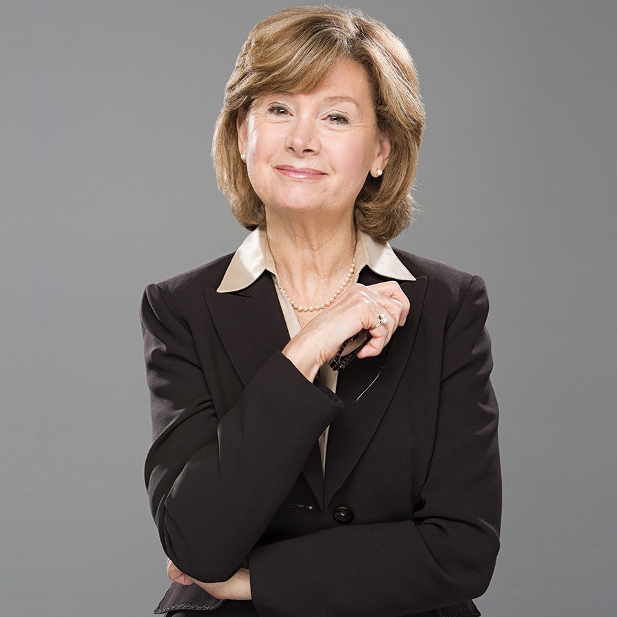 portrait-of-businesswoman-DS97M7S.jpg